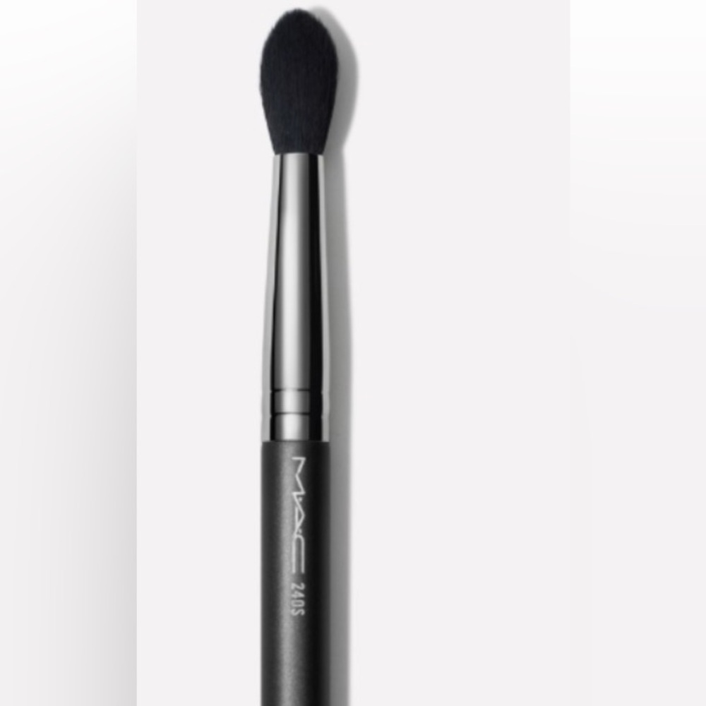 MAC-240 SYNTHETIC LARGE TAPERED BLENDING BRUSH